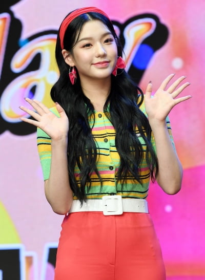 Sudam, No. 1 female singer suitable as chocolate advertising model