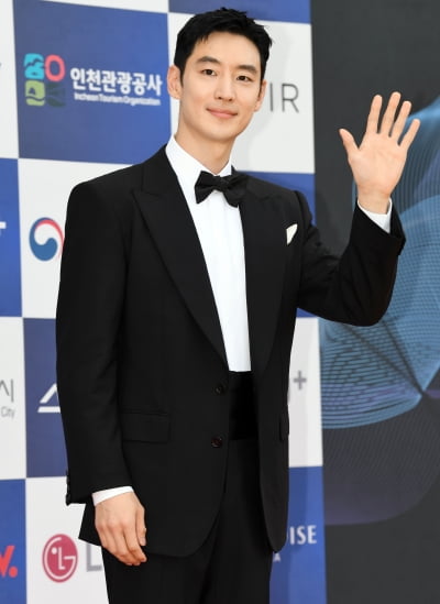Lee Je-hoon makes a special appearance in 'Casino' Season 2