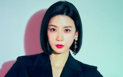 Spreading new wave in 'Agency', lost in romance between makjang and chaebol