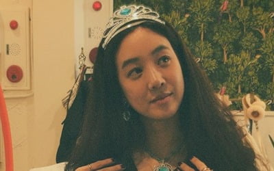 Jung Ryeo-won turns into a princess for her 41st birthday