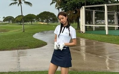 Hyeri looks younger with pigtails. A rainbow she met while playing golf.
