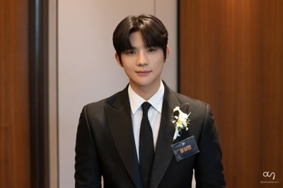 Moon Sang-min, from receiving awards to presenting awards, 'I'm busy, busy'