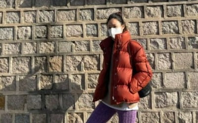 Gong Hyo-jin, wearing purple knit pants?