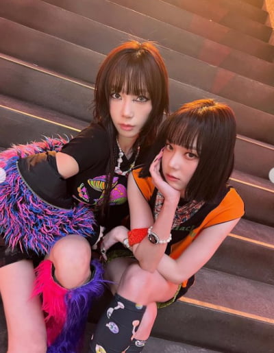Taeyeon of Girls' Generation reveals her younger sister who looks exactly like her?