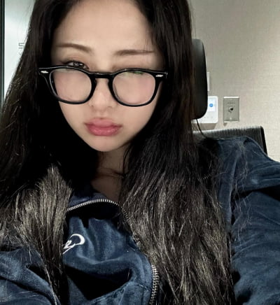 Le Seraphim Heo Yun-jin, blonde hair suits her well