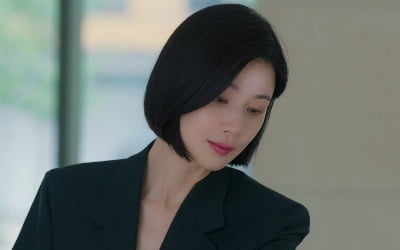 Lee Bo-young and Son Na-eun used