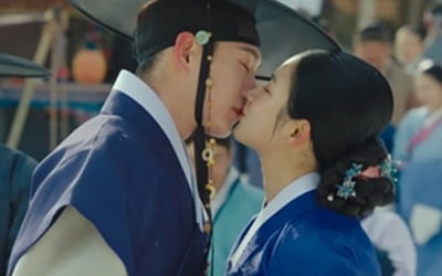 Kim Young-dae, Park Joo-hyun, Joseon, a romantic affair