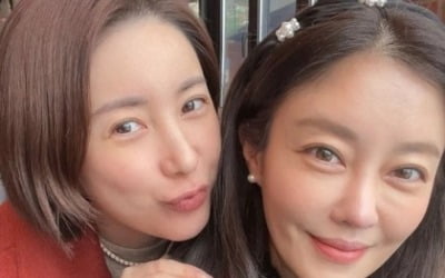 Jewelry Lee Ji-hyun and Seo In-young show off their continued friendship