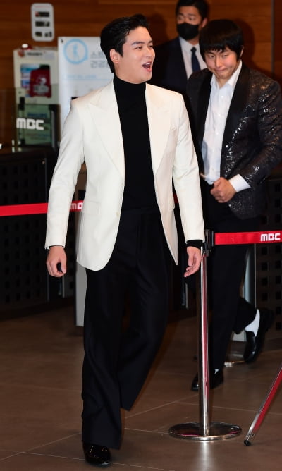 Lee Jang-woo's udon restaurant was a huge hit.