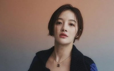 Hwang Bo-ra and Cha Hyun-woo are newlyweds, but they make bold exposure.