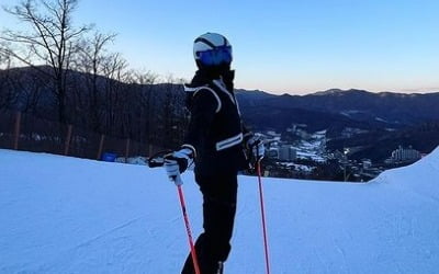 Lee Min-jeong, picturesque figure on a snowy field