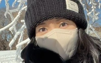 Kim So-yeon and Lee Sang-woo enjoy tube sledding in the snow