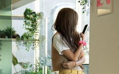 Yoon Hye-jin, SS photoshoot wearing short sleeves even though there is no heating