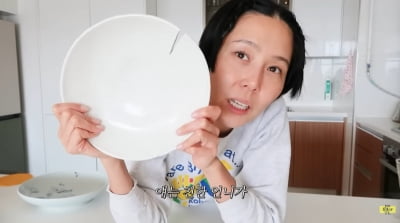Kim Na-young boasts everything from luxury goods to crack vintage