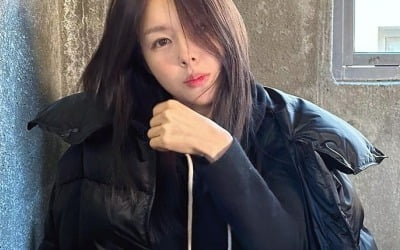 Jo Soo-ae, wearing padding and eating out, a relaxed face