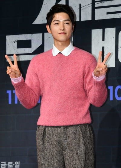 Song Joong-ki and Katie, who came to receive the blessing, are legally married