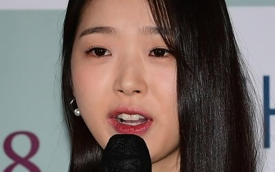 Kim Si-eun "I can't believe I'm working with Bae Doo-na in my first feature film at Cannes!"