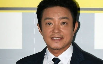 Beomsu Lee finally submits his resignation to Shinhan University