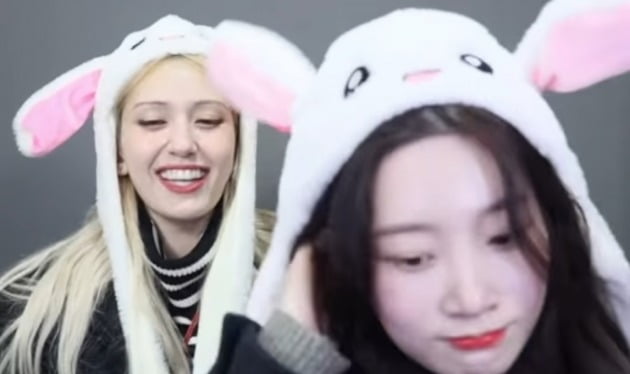 Jung Chae-yeon transforms into a cute rabbit