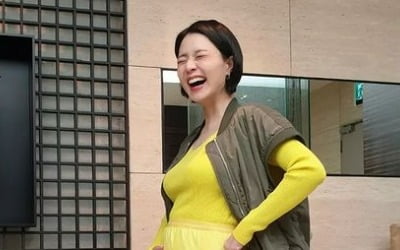Ahn Young-mi, proud of her convex D-line