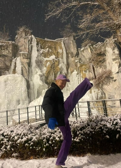'The Glory' Leesara Kim Heera, kicking high into the sky