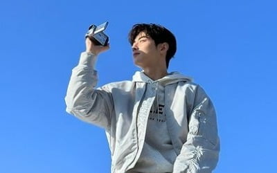 Cha Eunwoo, face genius under the blue sky