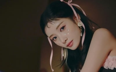 Purple Kiss releases personal teaser image for new mini album 'Cabin Fever'