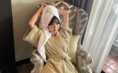 Joo Hyun-young, 'fatal pose' wearing a shower gown