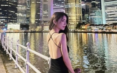 Seol Hayun reveals her 'unconventional backside' while wearing a dress