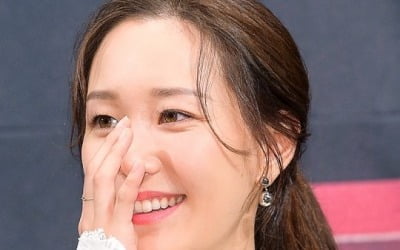 Lee Yu-young admits to dating non-celebrity boyfriend