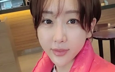 Hanyoung, bangs that saved at least two strands