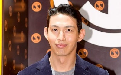 Choi Jeong-won's side sues informant for alleged affair