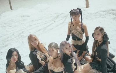 Purple Kiss releases additional teaser image for new mini album 'Cabin Fever'