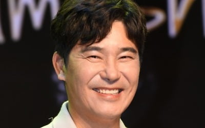 Lim Chang-jung's identity shaken by the launch of 'copyright-free' soju