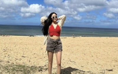 Hyomin, goddess figure revealed on the beach