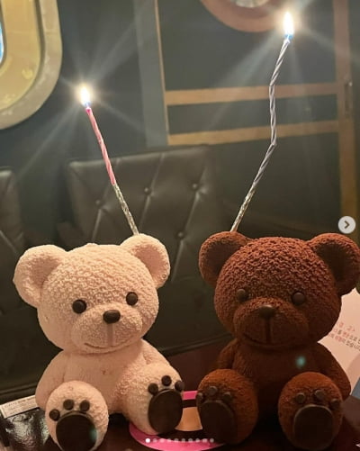 Lee Yu-bi reveals couple items, including a bear, a hot dog, and two pizzas