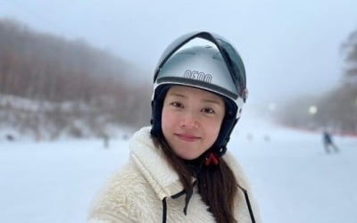 Son Dam-bi, 'big smile' on visit to ski resort