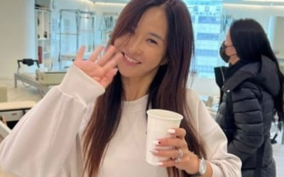 Ha Won-mi's face looks better after drinking Hawaiian water