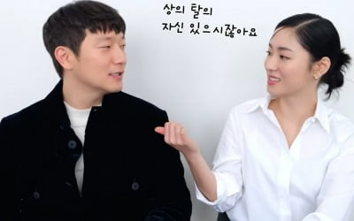 Jeon Yeo-bin says to Son Seok-gu, “You're confident about taking your top off.”