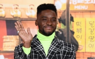 Sam Okyere covers up controversy over 'degrading and sexual harassment of Asians'