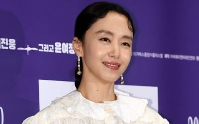 Jeon Do-yeon, a single mother with a hidden killer instinct