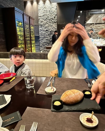 Seo Soo-yeon takes her son to the 37th floor of a 5-star hotel.