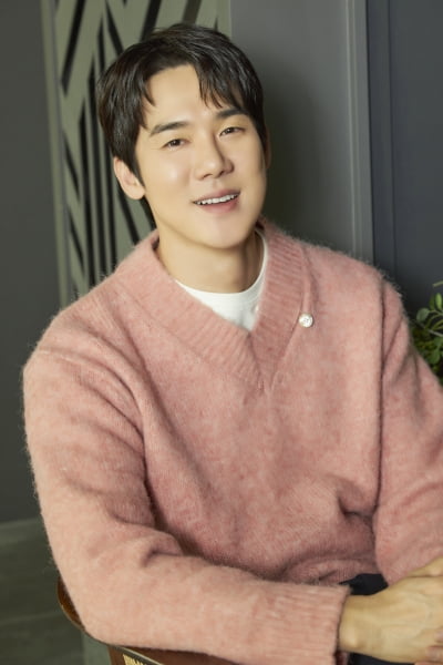 Yoo Yeon-seok, Producer Na Young-seok claim stake in 'Fifteen Nights on a Business Trip'