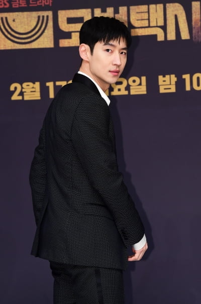 Lee Je-hoon joins new member Shin Jae-ha in 'Model Taxi 2'
