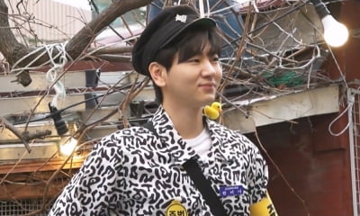 Joo-seung Lee, outing in Gunsan with his mother in school uniform