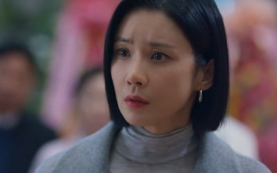 Lee Bo-young was betrayed by Jang Hyun-sung, whom she trusted.