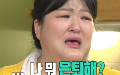 Lee Guk-joo presents luxury watch to manager of '10 years of joys and sorrows'