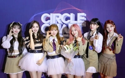 STAYC wins the World Rookie of the Year Award at the 'Circle Chart Music Awards'