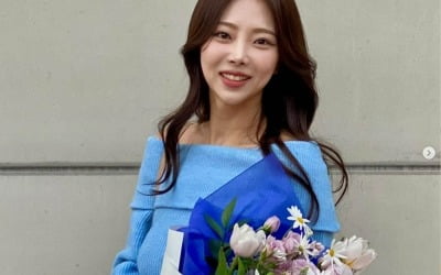 10th class Oksun, off-shoulder dress for her son's daycare arts festival