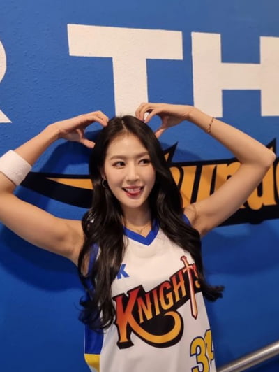 At this level, he's almost at the level of 'female Kim Jong Kook'? Cheerleader Park Ki-ryang